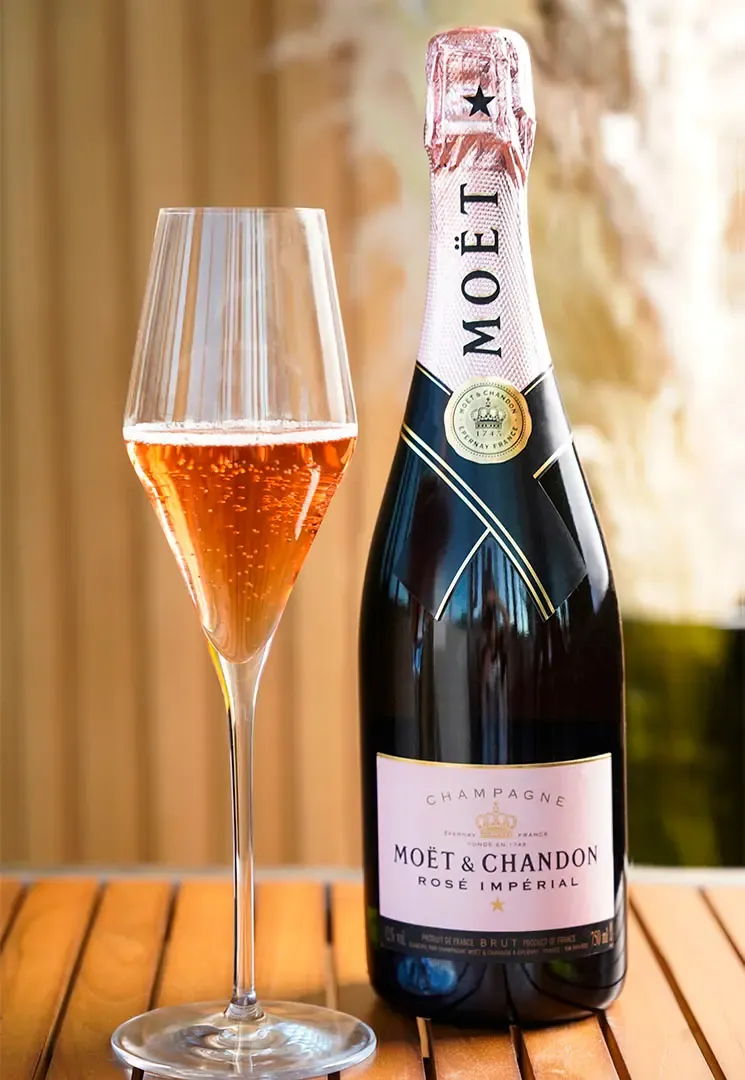 Moet Champagnerflasche mit Glas im Relax plus Day Spa