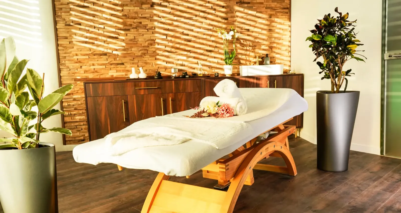 Massageliege von Relax plus Wellness Lounge aus Leipzig